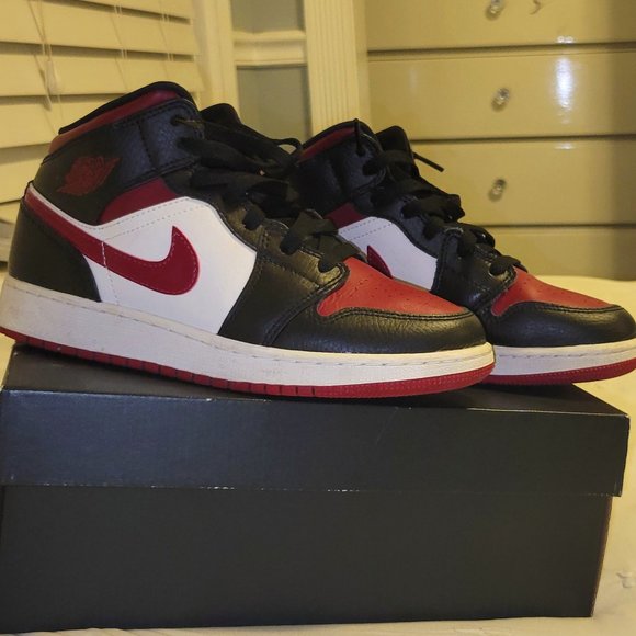 Nike Air Jordan 1 - Picture 1 of 10